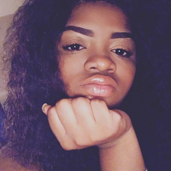 Meet your Posher, Queen - Picture 1 of 1